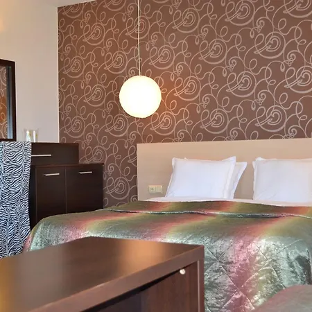 Хотел диаманти 3*